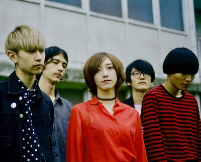 Luby Sparks。写真中央がEmily（Vo）。