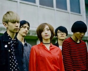 Luby Sparks。写真中央がEmily(Vo)。