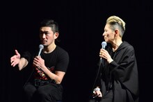 左からTOSHI-LOW（BRAHMAN）、夏木マリ。（撮影：石川真魚）