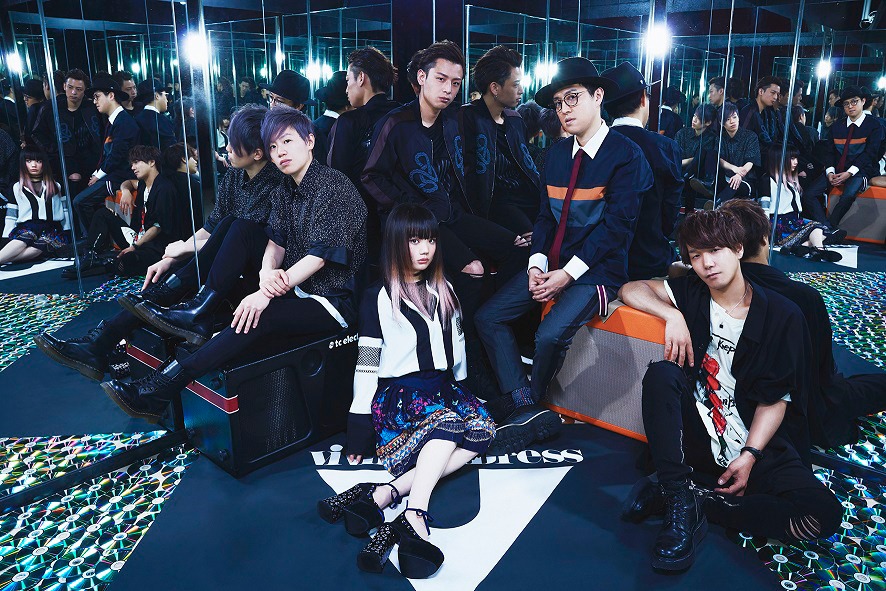 vivid undress。左端がウツミエリ（Dr）。