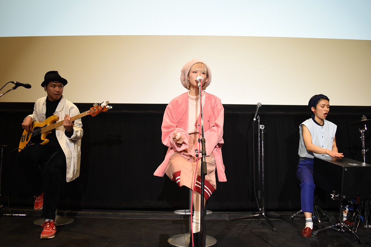 左からマツザカタクミ、PORIN、ユキエ。