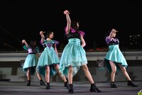 新曲「ラストロマンス」を4人で披露する東京女子流。