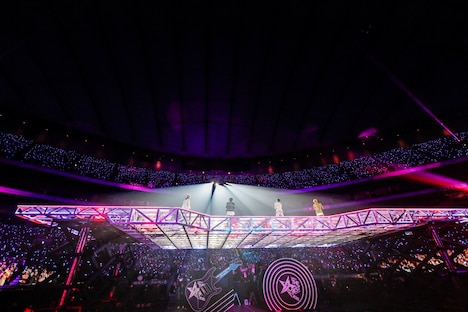 SHINeeの東京ドーム公演の様子。