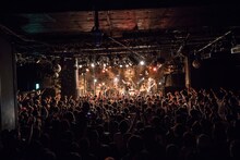 「BUGY CRAXONE 20周年記念ワンマン “100パーセント ナイス！”」の様子。