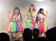 秘密のオト女のライブの様子。