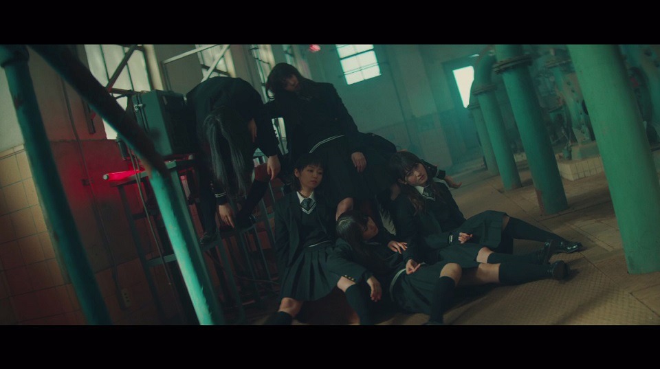 欅坂46「もう森へ帰ろうか？」のミュージックビデオのワンシーン。