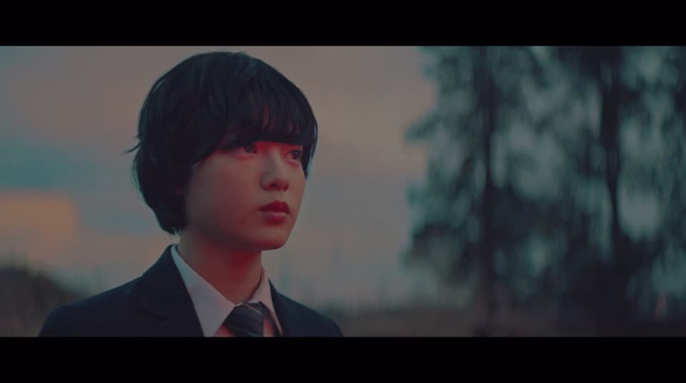 欅坂46、新シングルc/w曲MVで“大量生産されるアイドル”を表現（動画