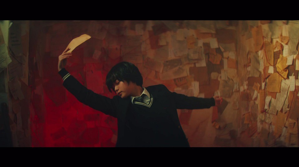 欅坂46「もう森へ帰ろうか？」のミュージックビデオのワンシーン。