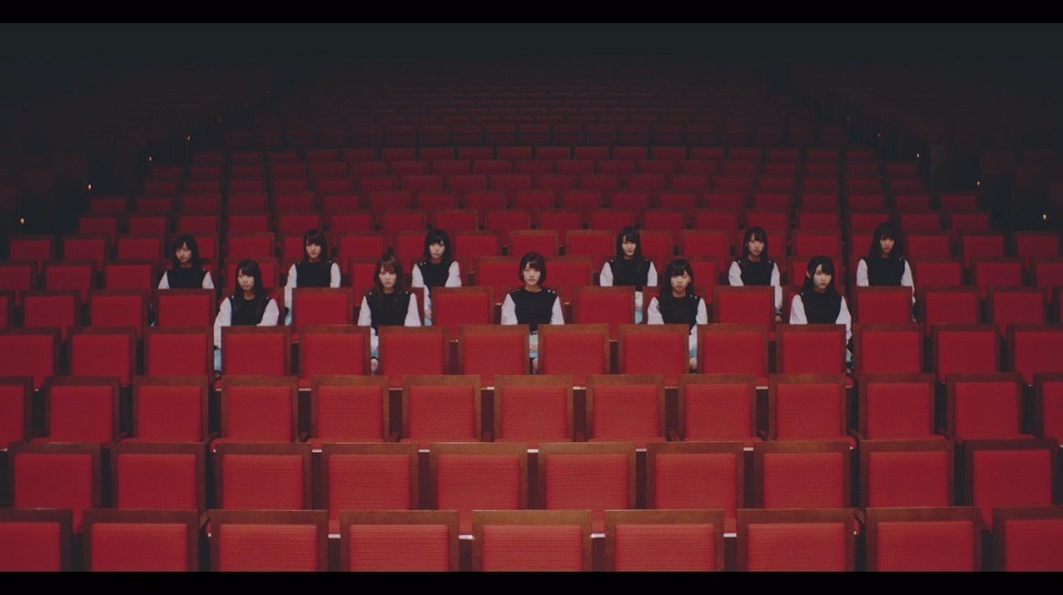 けやき坂46「イマニミテイロ」のミュージックビデオのワンシーン。