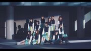 けやき坂46「イマニミテイロ」のミュージックビデオのワンシーン。