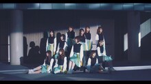 けやき坂46「イマニミテイロ」のミュージックビデオのワンシーン。