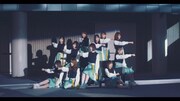 けやき坂46「イマニミテイロ」のミュージックビデオのワンシーン。