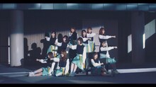けやき坂46「イマニミテイロ」のミュージックビデオのワンシーン。