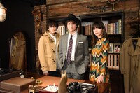 左から草川拓弥（超特急）、安藤政信、池田エライザ。