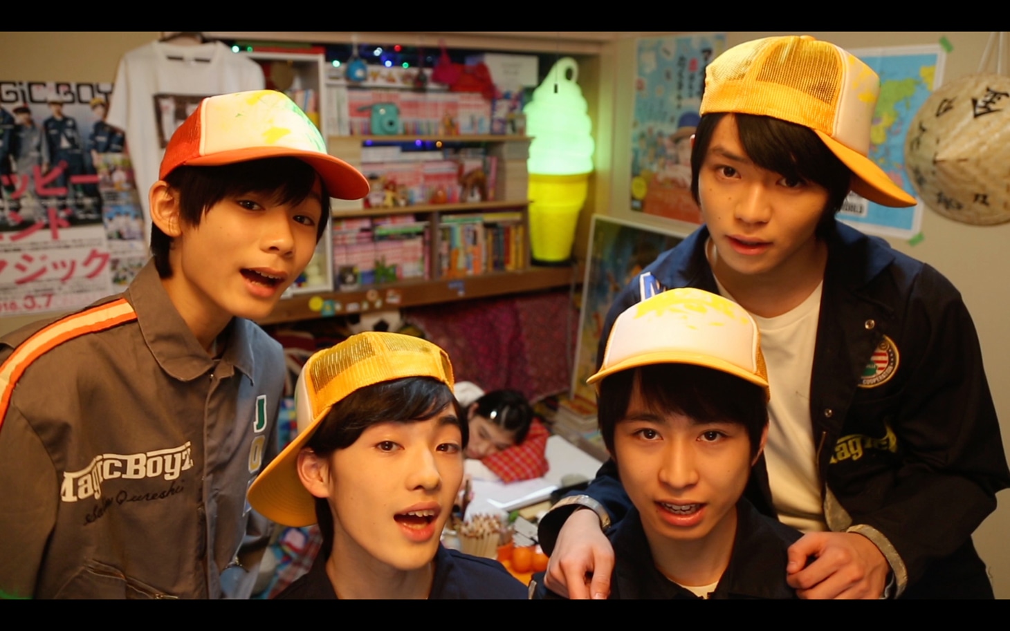 MAGiC BOYZ「ハッピーエンドマジック」MVのワンシーン。