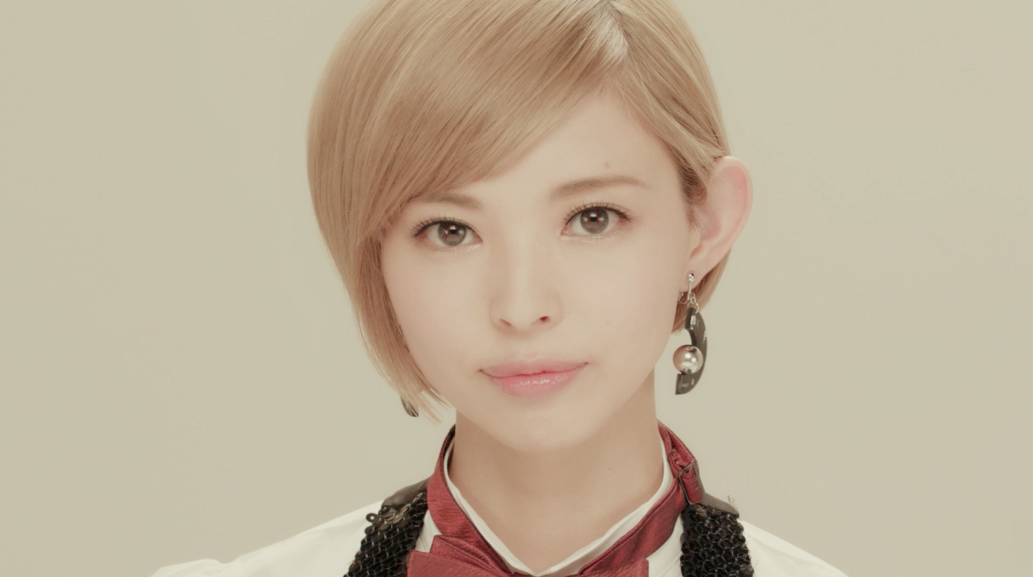 「柄、じゃない？」ミュージックビデオのワンシーン。