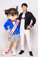 左から江戸川コナン、福山雅治。（撮影：板橋淳一）