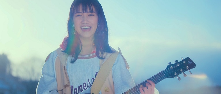 井上苑子「『踏み出す一歩が僕になる』×就活応援ムービー」のワンシーン。