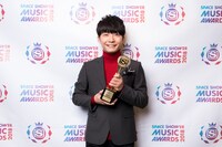 「BEST ART DIRECTION VIDEO」を受賞した星野源。