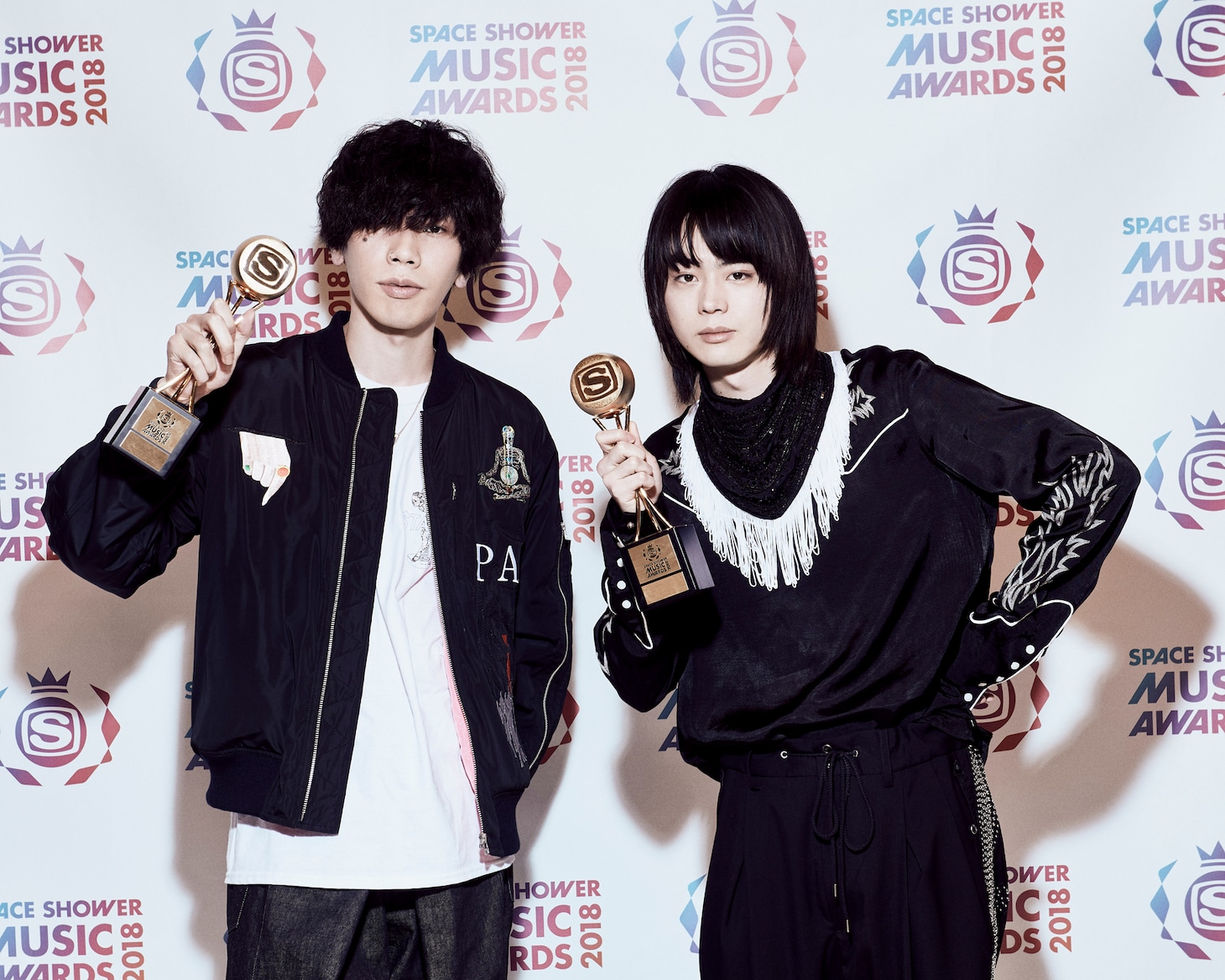 「BEST COLLABORATION」を受賞した米津玄師と菅田将暉。