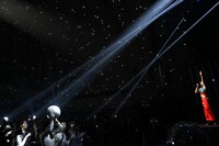 水曜日のカンパネラのパフォーマンスの様子。