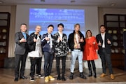 左からマリアナ政府観光局ジェネラルマネージャー・一倉隆氏、DOBERMAN INFINITY、マリアナ政府観光局理事会会長グロリア・キャバナ氏、マリアナ政府観光局局長クリス・コンセプシオン氏。