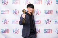 TEAM SAKANACTIONで「BEST LIVE PRODUCTION」を受賞した山口一郎（サカナクション）。