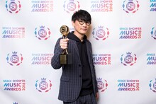 TEAM SAKANACTIONで「BEST LIVE PRODUCTION」を受賞した山口一郎（サカナクション）。