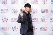 TEAM SAKANACTIONで「BEST LIVE PRODUCTION」を受賞した山口一郎(サカナクション)。