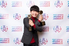 「PEOPLE’S CHOICE」を受賞した星野源。