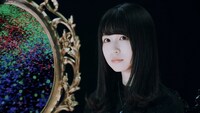 坂道AKB「国境のない時代」ミュージックビデオのワンシーン。