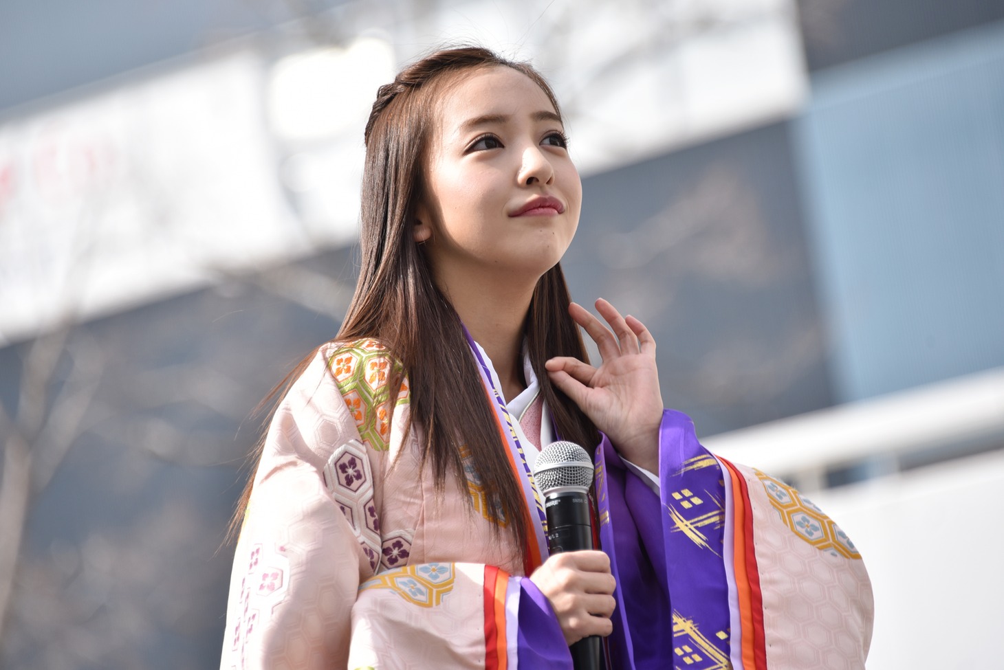 板野友美