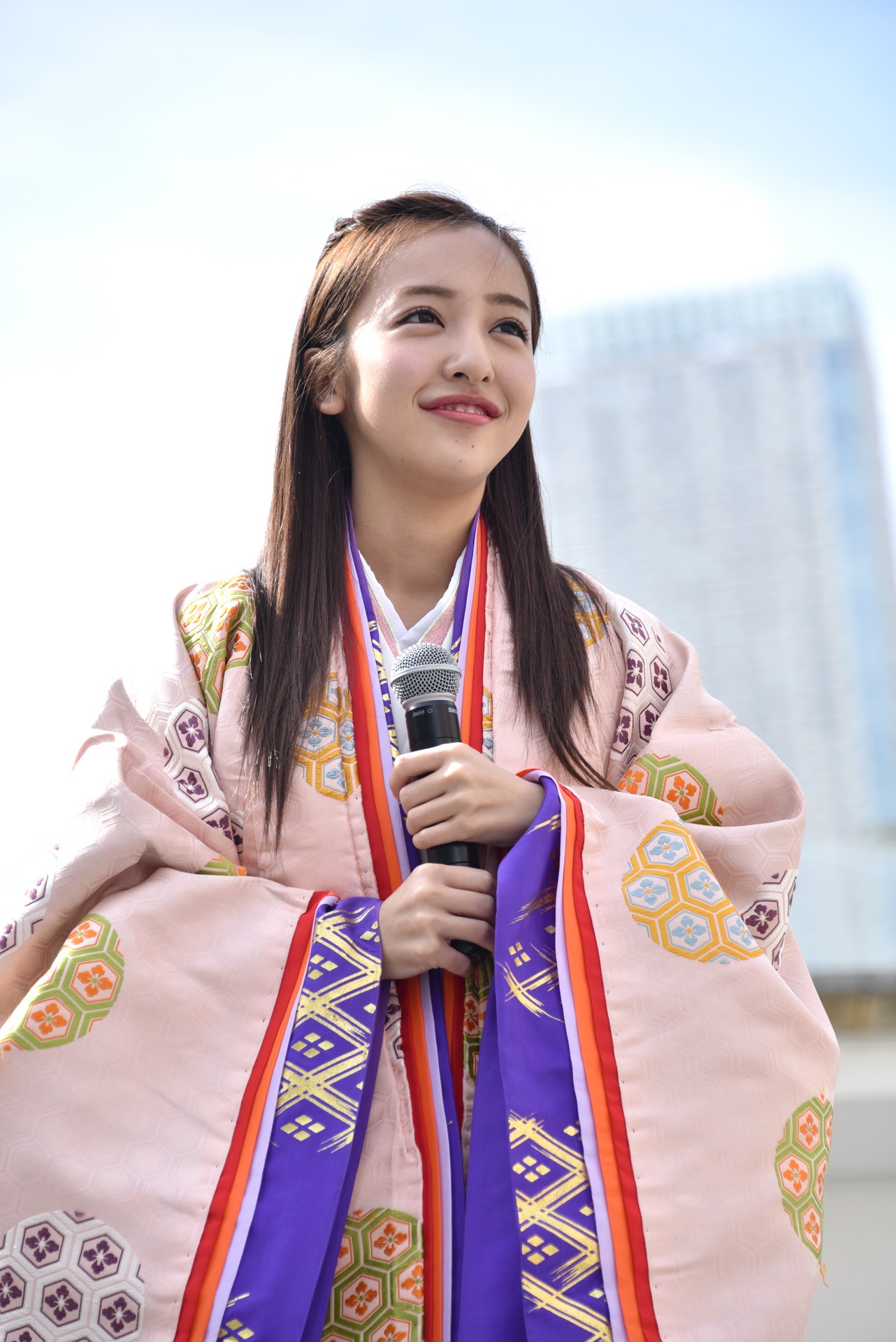 板野友美