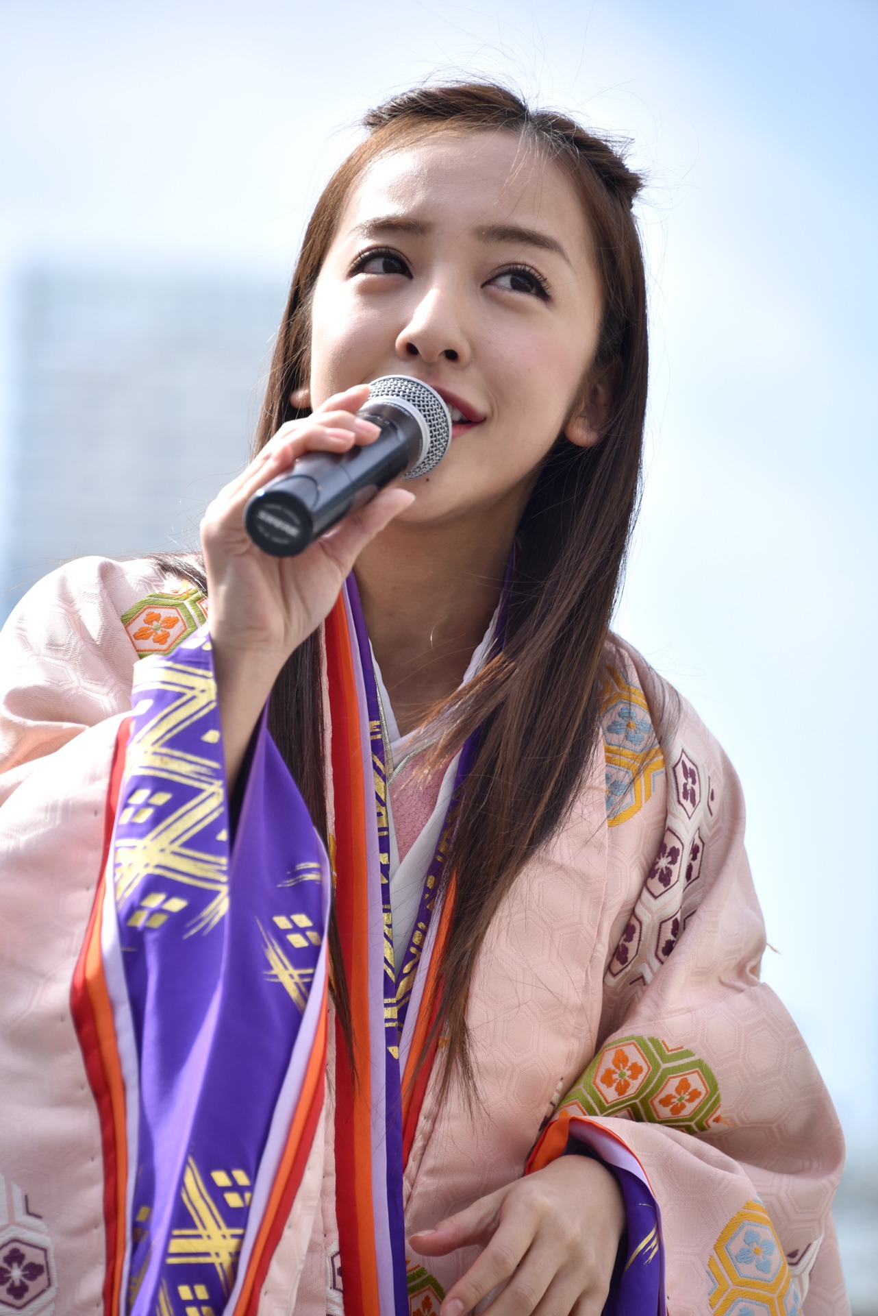 板野友美