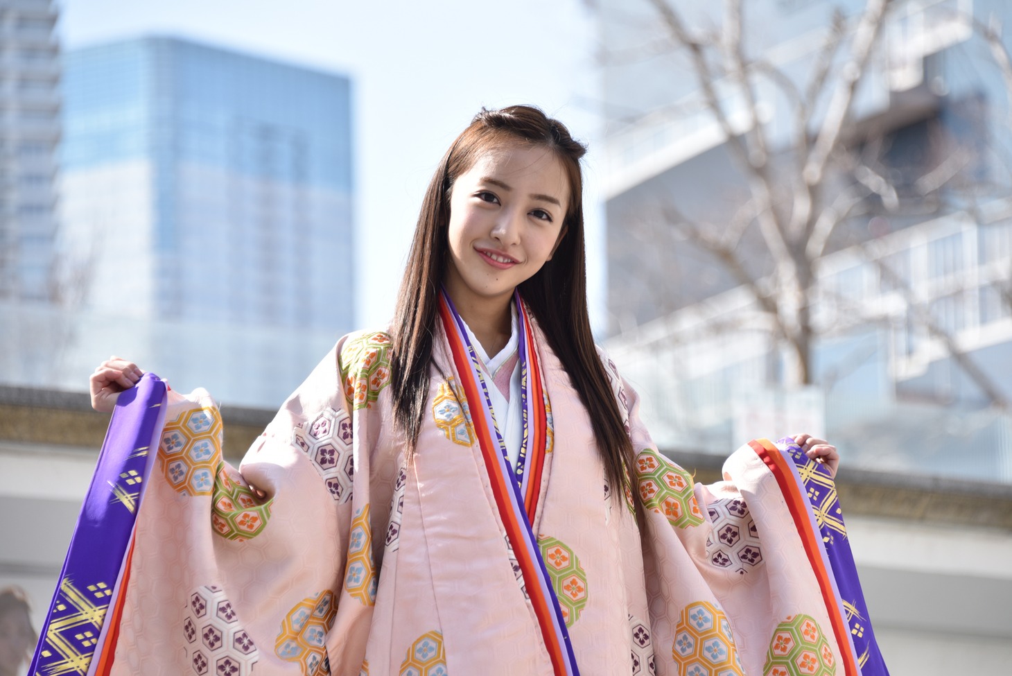 板野友美