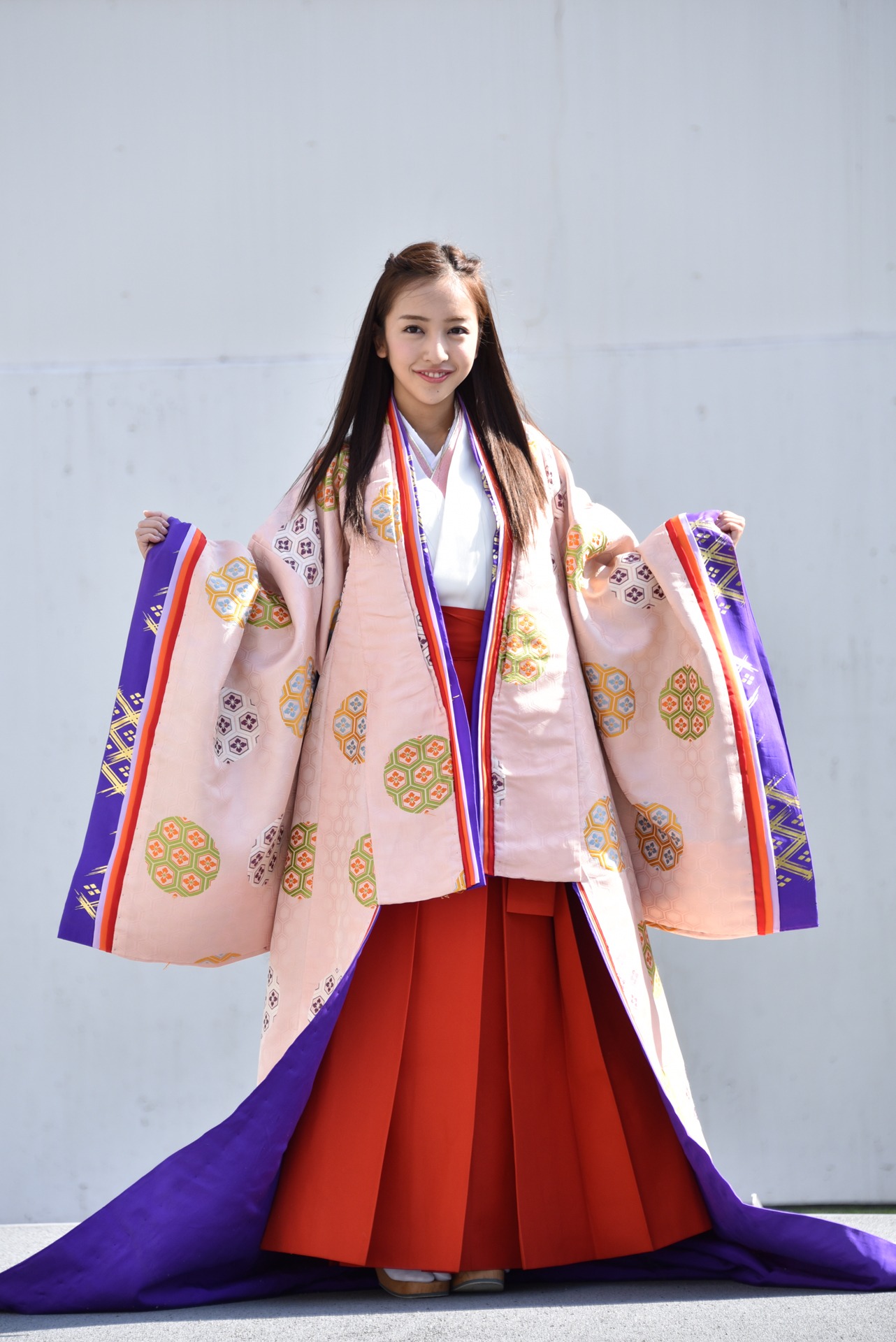 板野友美