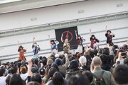 BiS、お台場で現体制最後のフリーライブ「BiSの曲は呪いではなく、魔法でした」
