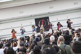 BiS、お台場で現体制最後のフリーライブ「BiSの曲は呪いではなく、魔法でした」