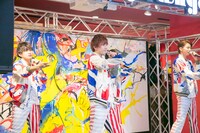 本日3月3日に東京・ヴィレッジヴァンガード渋谷本店で行われたシングル「それじゃ、よろしく」の発売記念イベントの様子。