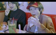 MAGiC BOYZ「O.NE.DA.RI」MVのワンシーン。