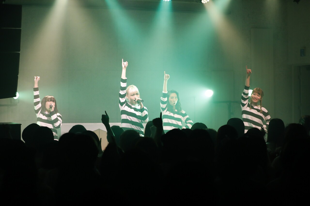 BILLIE IDLE初の女性限定ライブ、NIGOが新曲「P.S.R.I.P.」をDJプレイ