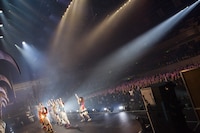 「BiS 2nd BEGiNNiNG TOUR FiNAL WHO KiLLED IDOL??」の様子。（Photo by Sotobayashi Kenta）