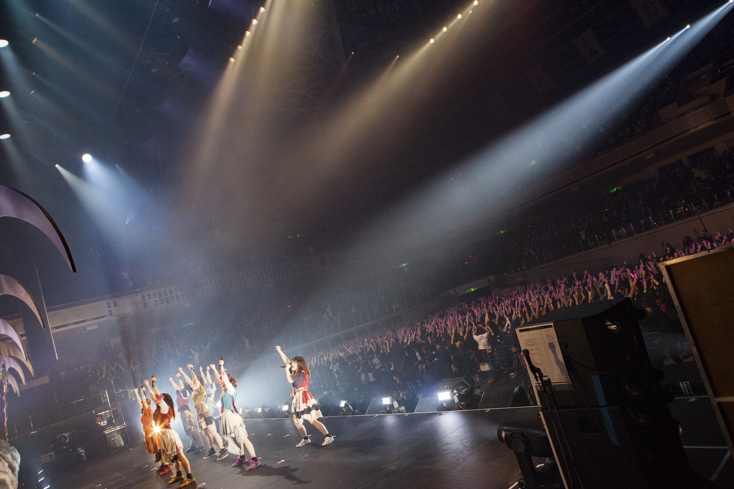 「BiS 2nd BEGiNNiNG TOUR FiNAL WHO KiLLED IDOL??」の様子。（Photo by Sotobayashi Kenta）
