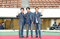 左から草なぎ剛、稲垣吾郎、香取慎吾。