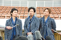 左から草なぎ剛、稲垣吾郎、香取慎吾。