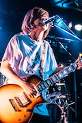高橋智恵(Vo, G / FOUR GET ME A NOTS)(Photo by Shin Ishihara)