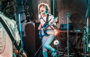 キャシー(B / カミツキ)(Photo by Shin Ishihara)