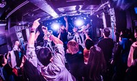 「カミツキpresents ～ CLOCKWISE HERO TOUR FINAL～3MAN SHOW」の様子。（Photo by Shin Ishihara）