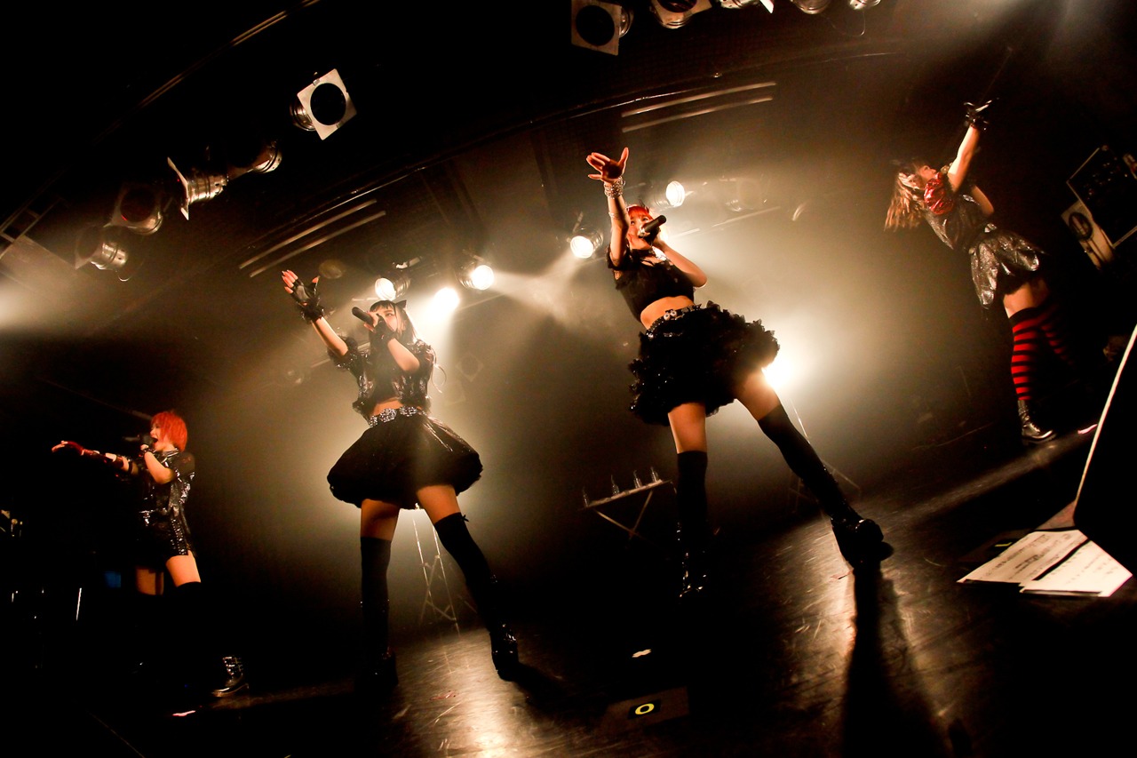 「LADYBABY【TOUR 2018-SADAME-】」大阪・Music Club JANUS公演の様子。