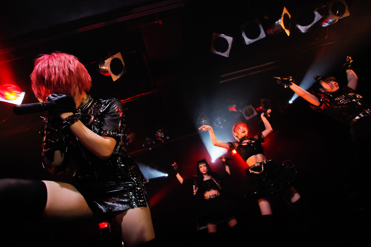 「LADYBABY【TOUR 2018-SADAME-】」大阪・Music Club JANUS公演の様子。